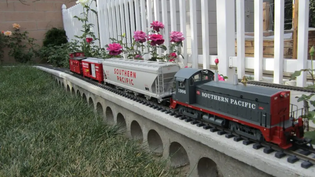 g scale train in garden